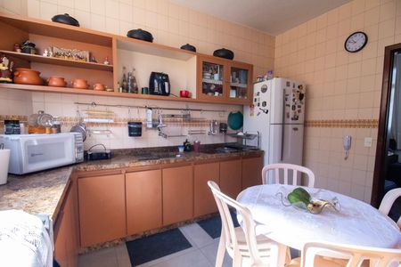 Apartamento à venda com 230m², 4 quartos e 4 vagas Apartamento à venda com 230m², 4 quartos e 4 vagasCozinha