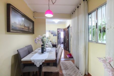 Casa à venda com 300m², 4 quartos e 1 vagaSala