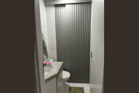 Banheiro de apartamento à venda com 2 quartos, 57m² em Vila Gumercindo, São Paulo