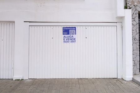 Casa para alugar com 140m², 2 quartos e 2 vagasPlaca instalada no portão do imóvel em 02.06.2026 - Código da placa: ECZZ-582