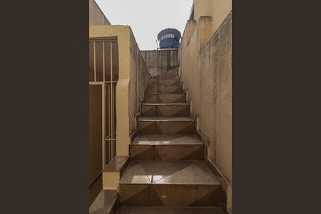 Casa para alugar com 55m², 2 quartos e sem vaga Casa para alugar com 55m², 2 quartos e sem vagaEscada