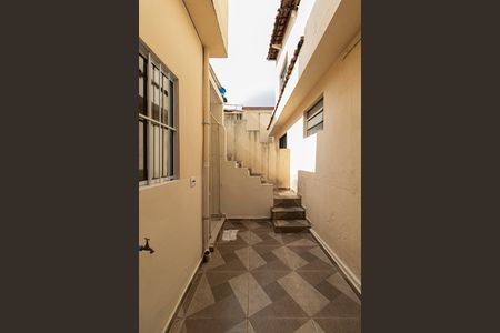 Casa para alugar com 55m², 2 quartos e sem vaga Casa para alugar com 55m², 2 quartos e sem vagaEscada