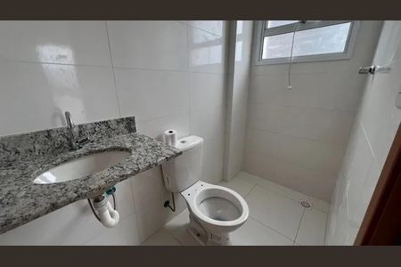 Banheiro de apartamento para alugar com 2 quartos, 70m² em Canto do Forte, Praia Grande