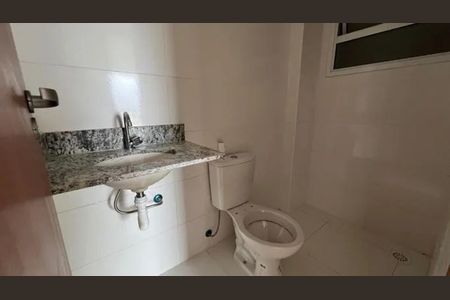 Banheiro de apartamento para alugar com 2 quartos, 70m² em Canto do Forte, Praia Grande