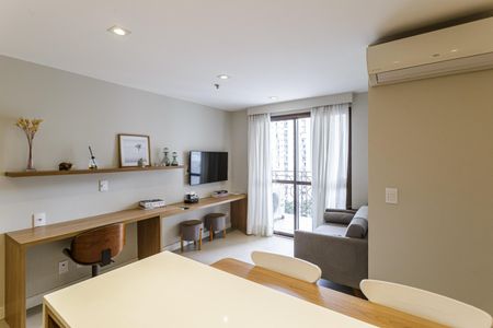Sala de apartamento à venda com 2 quartos, 50m² em Vila Olímpia, São Paulo