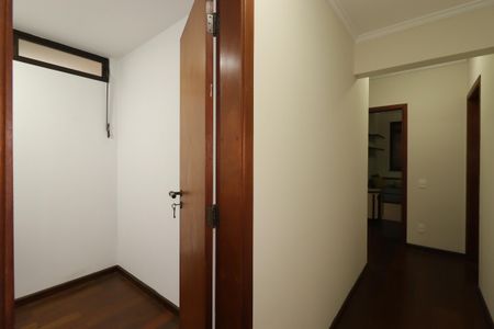 Apartamento à venda com 158m², 4 quartos e 2 vagasCorredor