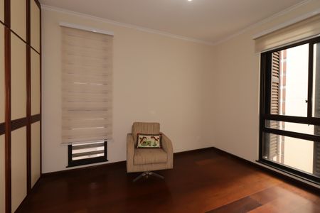 Apartamento à venda com 158m², 4 quartos e 2 vagasQuarto 2