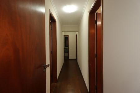 Apartamento à venda com 158m², 4 quartos e 2 vagasCorredor