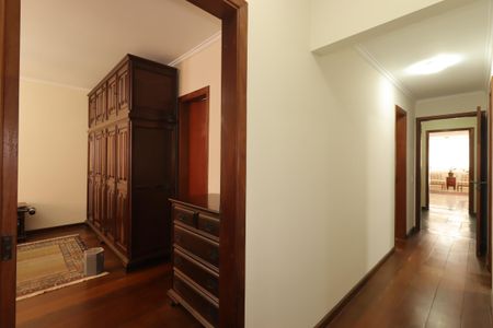 Apartamento à venda com 158m², 4 quartos e 2 vagasCorredor