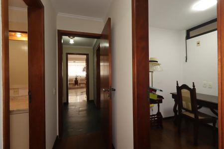 Apartamento à venda com 158m², 4 quartos e 2 vagasCorredor
