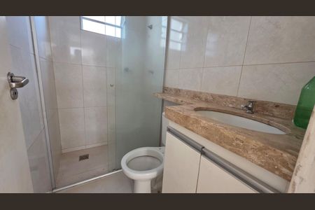 Banheiro de apartamento para alugar com 2 quartos, 43m² em Bairro Gávea Ii, Vespasiano