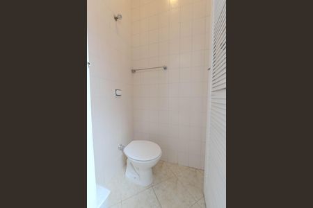 Apartamento à venda com 118m², 2 quartos e sem vaga Apartamento à venda com 118m², 2 quartos e sem vagaBanheiro de serviço