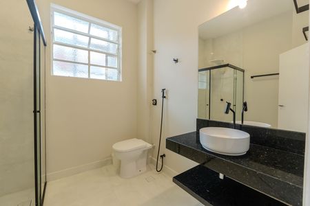 Apartamento à venda com 118m², 2 quartos e sem vaga Apartamento à venda com 118m², 2 quartos e sem vagaBanheiro
