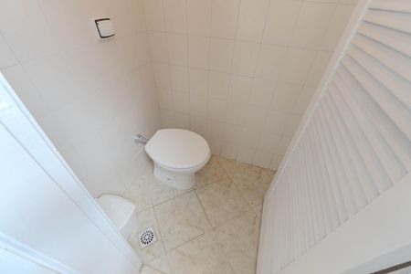 Apartamento à venda com 118m², 2 quartos e sem vaga Apartamento à venda com 118m², 2 quartos e sem vagaBanheiro de serviço