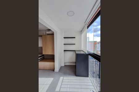 Studio à venda com 28m², 1 quarto e sem vaga Studio à venda com 28m², 1 quarto e sem vagaVaranda