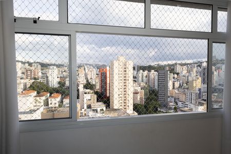 Vista da Sala de TV de apartamento para alugar com 2 quartos, 72m² em Santo Antônio, Belo Horizonte