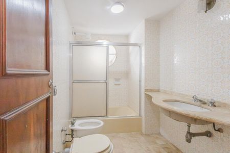 Apartamento para alugar com 133m², 3 quartos e sem vagaBanheiro