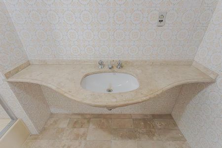 Apartamento para alugar com 133m², 3 quartos e sem vagaBanheiro