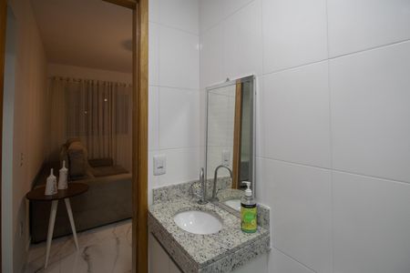 Banheiro de apartamento à venda com 2 quartos, 40m² em Vila Mazzei, São Paulo