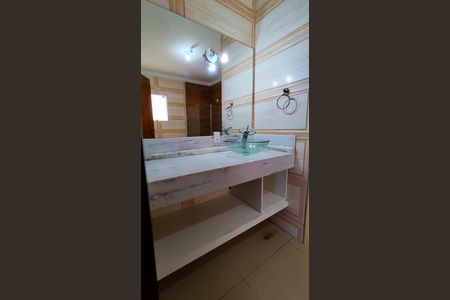 Casa de condomínio para alugar com 230m², 3 quartos e 4 vagas Casa de condomínio para alugar com 230m², 3 quartos e 4 vagasBanheiro da Suíte