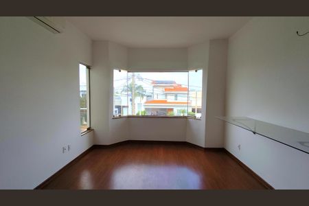 Casa de condomínio para alugar com 230m², 3 quartos e 4 vagas Casa de condomínio para alugar com 230m², 3 quartos e 4 vagasSuíte