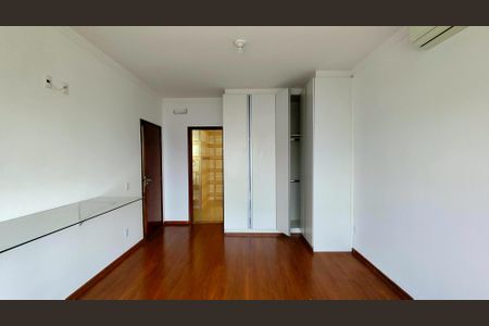 Casa de condomínio para alugar com 230m², 3 quartos e 4 vagas Casa de condomínio para alugar com 230m², 3 quartos e 4 vagasSuíte