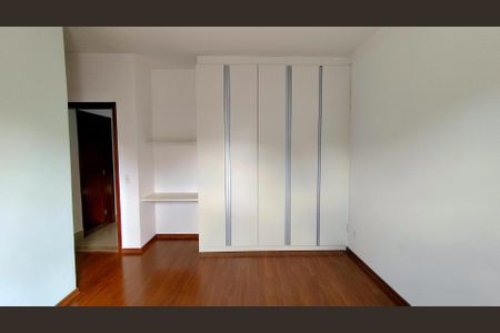 Casa de condomínio para alugar com 230m², 3 quartos e 4 vagas Casa de condomínio para alugar com 230m², 3 quartos e 4 vagasSuíte 3