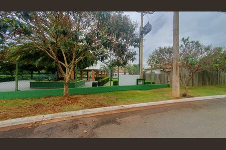Casa de condomínio para alugar com 230m², 3 quartos e 4 vagas Casa de condomínio para alugar com 230m², 3 quartos e 4 vagasFachada