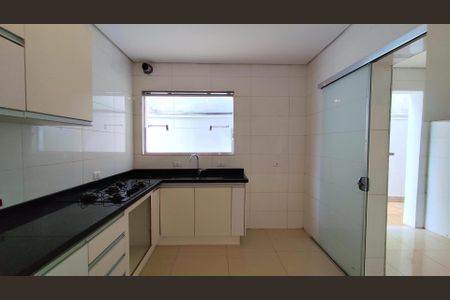 Casa de condomínio para alugar com 230m², 3 quartos e 4 vagas Casa de condomínio para alugar com 230m², 3 quartos e 4 vagasCozinha