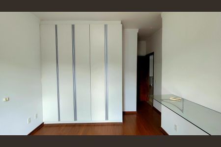 Casa de condomínio para alugar com 230m², 3 quartos e 4 vagas Casa de condomínio para alugar com 230m², 3 quartos e 4 vagasSuíte 2