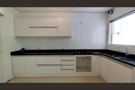 Cozinha de casa de condomínio para alugar com 3 quartos, 230m² em Parque Brasil 500, Paulínia
