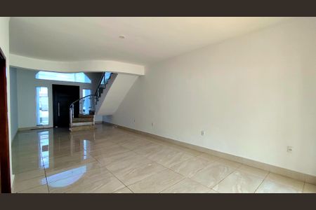 Casa de condomínio para alugar com 230m², 3 quartos e 4 vagas Casa de condomínio para alugar com 230m², 3 quartos e 4 vagasSala