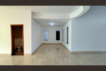 Sala de casa de condomínio para alugar com 3 quartos, 230m² em Parque Brasil 500, Paulínia