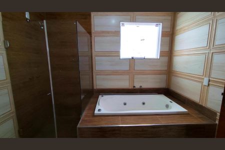 Casa de condomínio para alugar com 230m², 3 quartos e 4 vagas Casa de condomínio para alugar com 230m², 3 quartos e 4 vagasBanheiro da Suíte