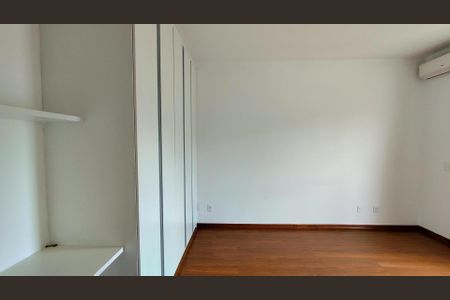 Casa de condomínio para alugar com 230m², 3 quartos e 4 vagas Casa de condomínio para alugar com 230m², 3 quartos e 4 vagasSuíte 3
