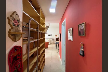 Apartamento para alugar com 95m², 3 quartos e 1 vaga Apartamento para alugar com 95m², 3 quartos e 1 vagaSala - corredor de acesso aos cômodos