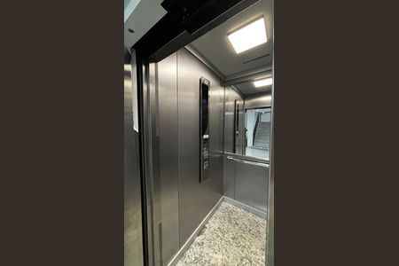 Apartamento à venda com 101m², 2 quartos e 2 vagas Apartamento à venda com 101m², 2 quartos e 2 vagasElevador