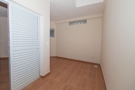 Casa para alugar com 70m², 1 quarto e 3 vagas Casa para alugar com 70m², 1 quarto e 3 vagasQuintal Coberto