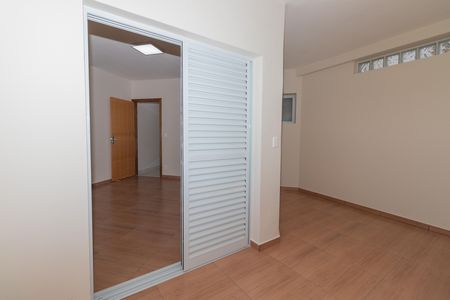Casa para alugar com 70m², 1 quarto e 3 vagas Casa para alugar com 70m², 1 quarto e 3 vagasQuintal Coberto