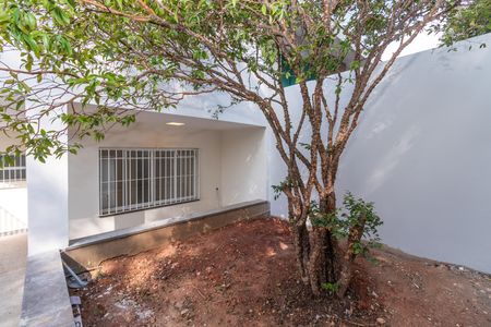 Casa para alugar com 70m², 1 quarto e 3 vagas Casa para alugar com 70m², 1 quarto e 3 vagasFachada