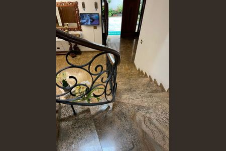 Casa à venda com 940m², 10 quartos e 9 vagasescada