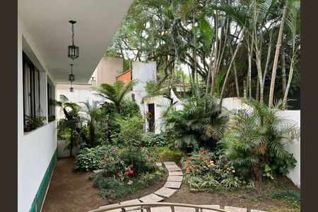 Casa à venda com 940m², 10 quartos e 9 vagasÁrea externa