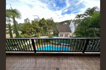 Casa à venda com 940m², 10 quartos e 9 vagasÁrea externa