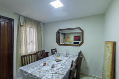 Casa para alugar com 98m², 2 quartos e 2 vagas Casa para alugar com 98m², 2 quartos e 2 vagasSala