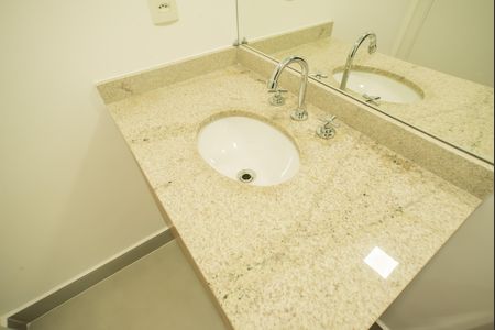 Apartamento à venda com 64m², 2 quartos e 1 vaga Apartamento à venda com 64m², 2 quartos e 1 vagaBanheiro da Suíte