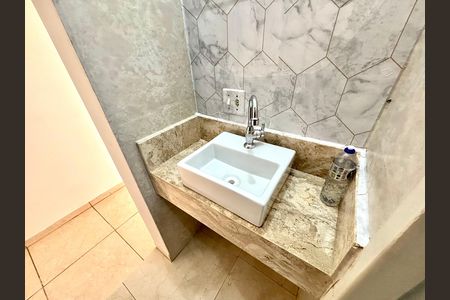 Apartamento para alugar com 50m², 2 quartos e 1 vaga Apartamento para alugar com 50m², 2 quartos e 1 vagaBanheiro