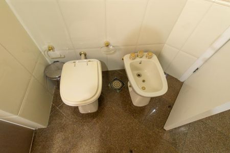Apartamento para alugar com 237m², 2 quartos e 2 vagas Apartamento para alugar com 237m², 2 quartos e 2 vagasBanheiro da Suite 2