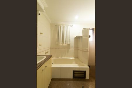 Apartamento para alugar com 237m², 2 quartos e 2 vagas Apartamento para alugar com 237m², 2 quartos e 2 vagasBanheiro da Suite 2