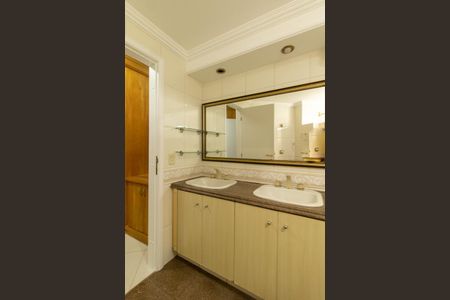 Apartamento para alugar com 237m², 2 quartos e 2 vagas Apartamento para alugar com 237m², 2 quartos e 2 vagasBanheiro da Suite 2