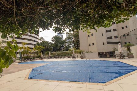 Apartamento para alugar com 237m², 2 quartos e 2 vagas Apartamento para alugar com 237m², 2 quartos e 2 vagasÁrea comum - Piscina